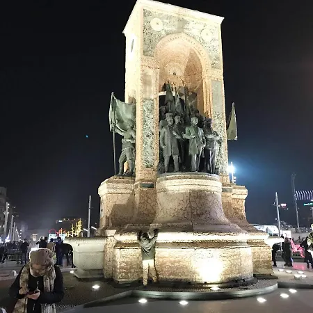 My Fabulous Trendy In Taksim Square Stambuł